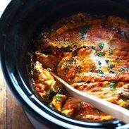 Super Easy Skinny Veggie Crockpot Lasagna - a handful of simple ingredients for a healthy family dinner. | https://active-trim.today
