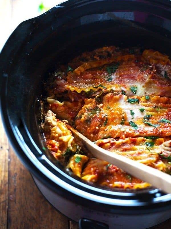Super Easy Skinny Veggie Crockpot Lasagna - a handful of simple ingredients for a healthy family dinner. | https://active-trim.today